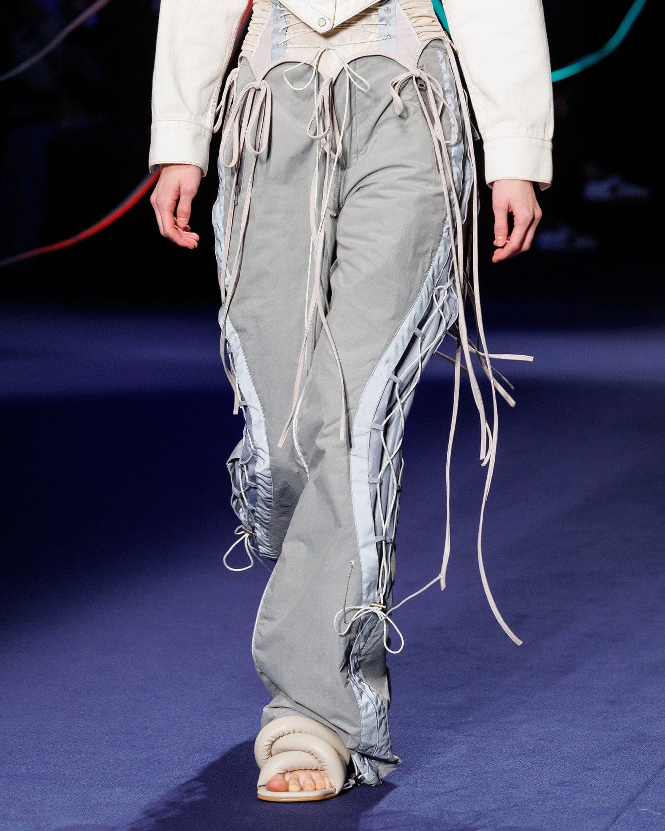 Crack Padded Lace-Up Wide Pants (Grey) — vue 10