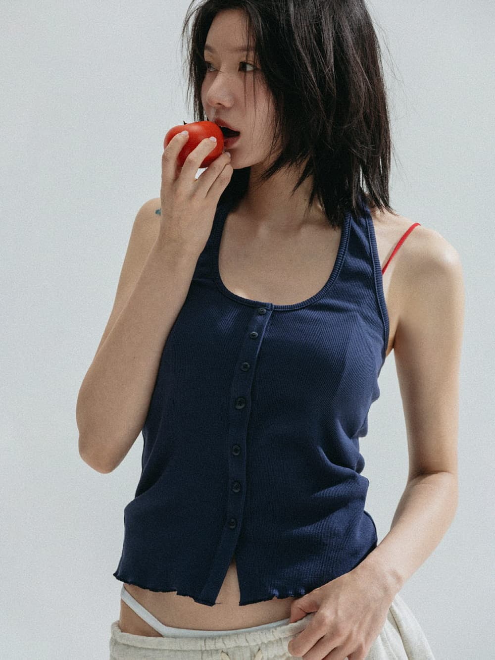 Button Point Cami Top (Navy) — vue 3
