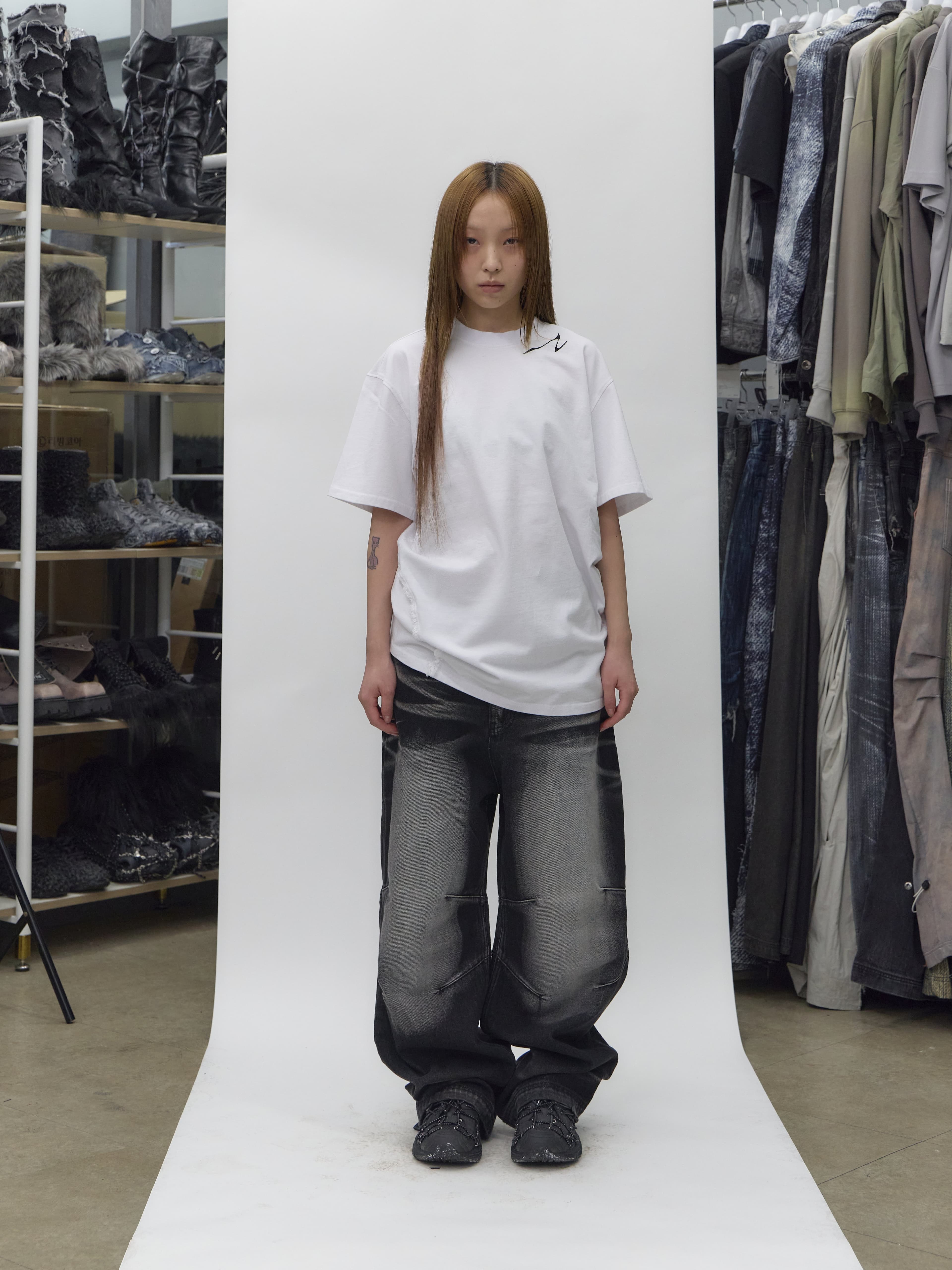 Embossed Wave Washing Wide Denim Pants Black — vue 2
