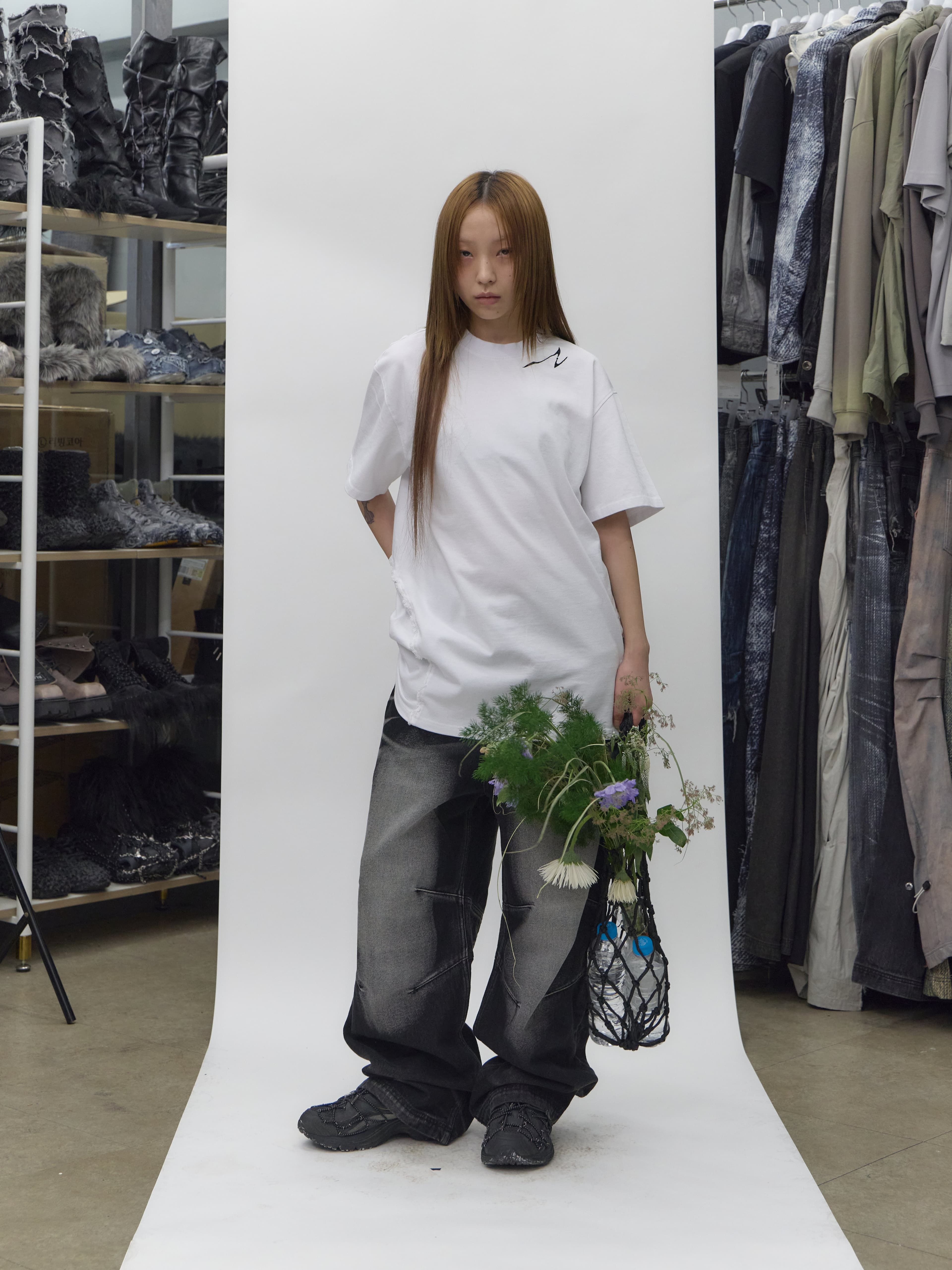 Embossed Wave Washing Wide Denim Pants Black — vue 4
