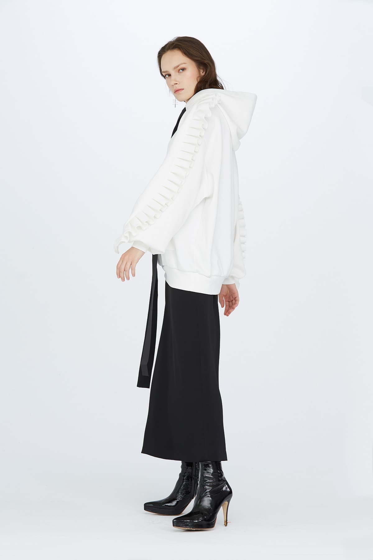 Frill Logo Hood Sweatshirt (WHITE) — vue 7