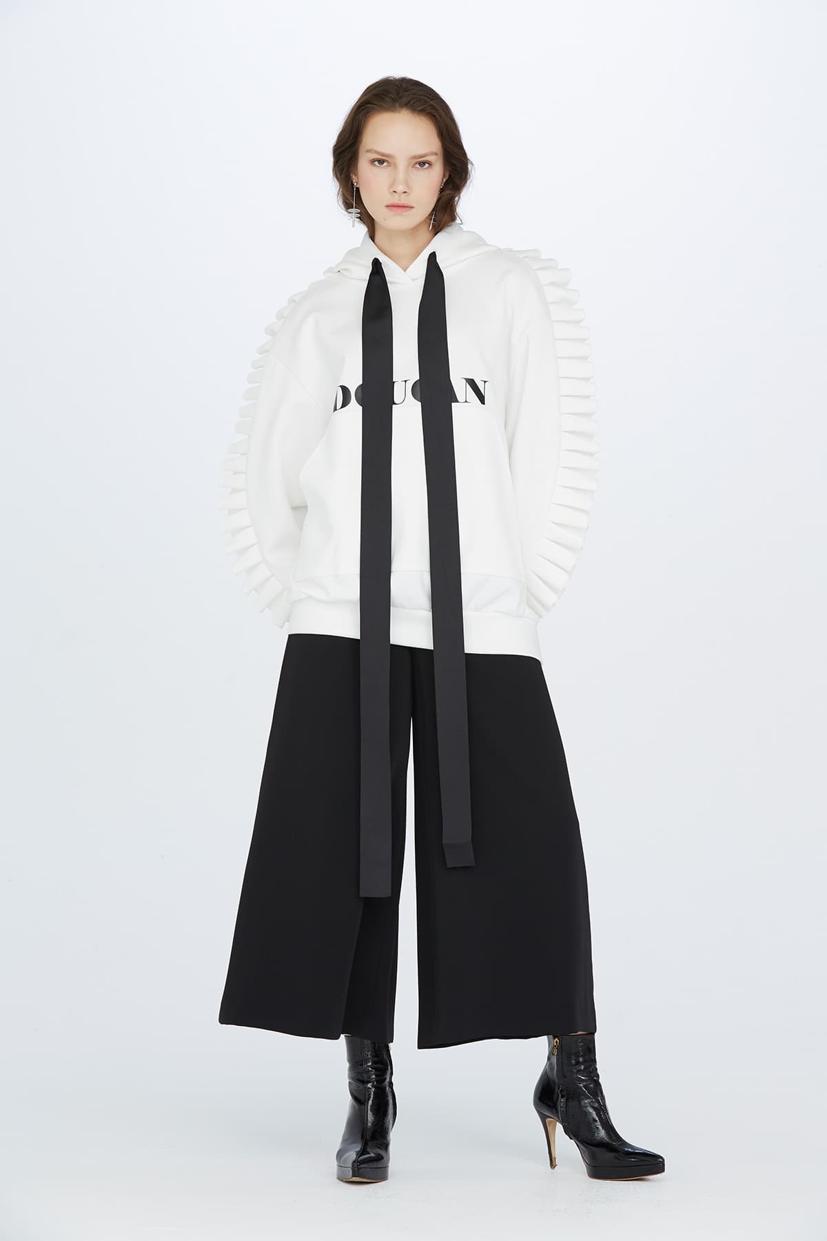 Frill Logo Hood Sweatshirt (WHITE) — vue 8