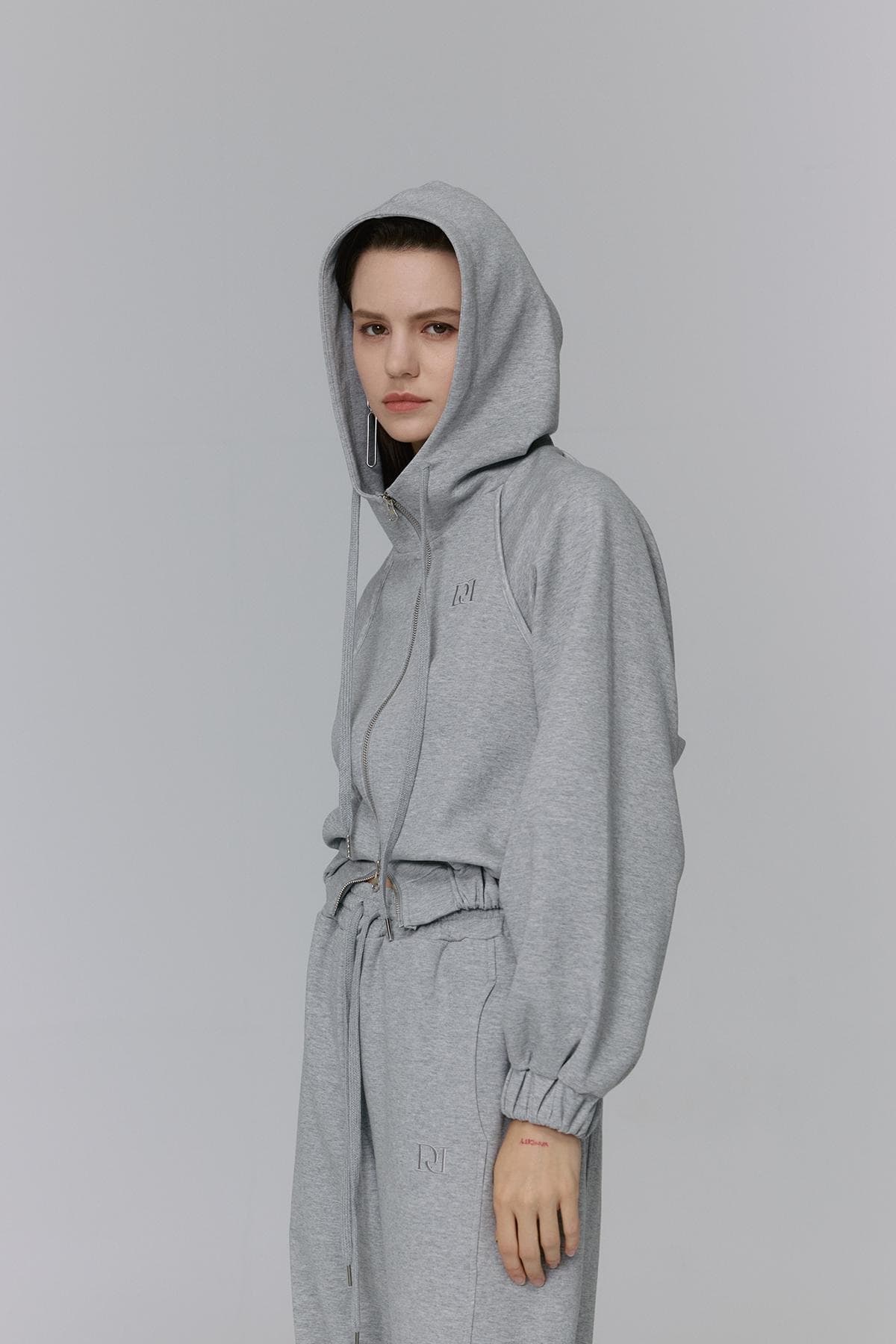 Embroidery Raglan Hoodie Zip-up (GRAY) — vue 10