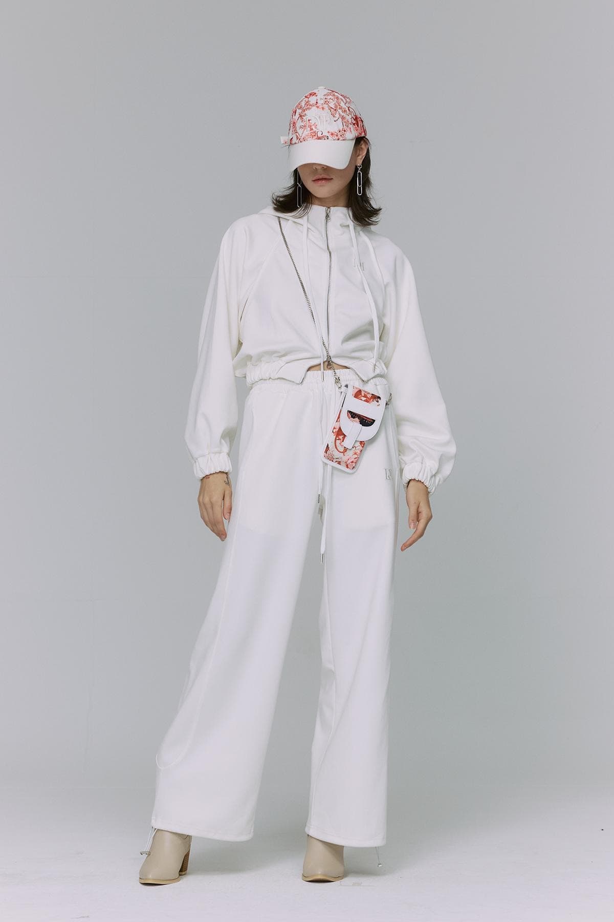 DOUCAN X Alice Martha: Flower Art Work Sunglass Bag (RD) — vue 7