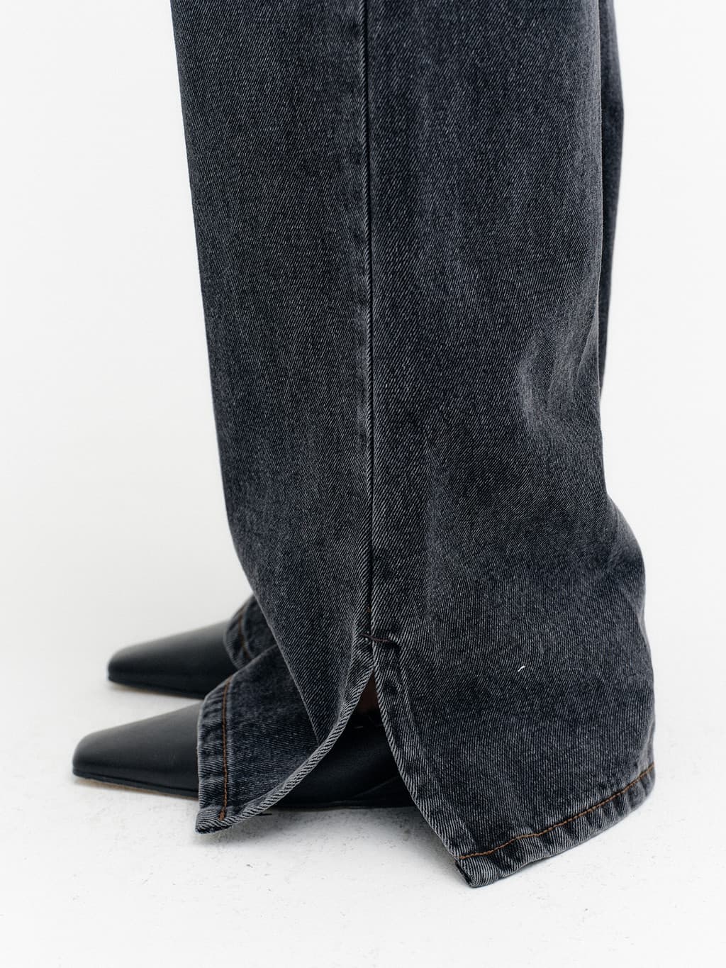 Flare-Fit Slit Denim Pants - Grey — vue 9