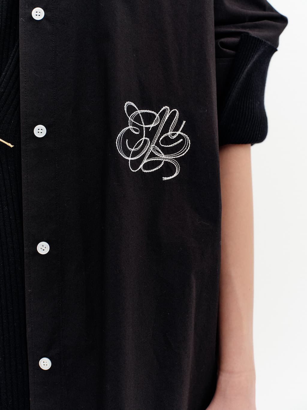 Classic Logo Embroidered Shirt - Black — vue 10