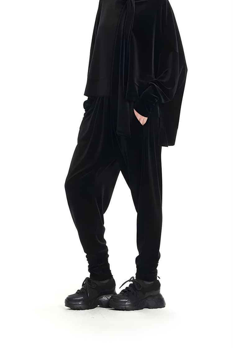 GDeL Velvet Asymmetric Jogger Pants (Black) — vue 3