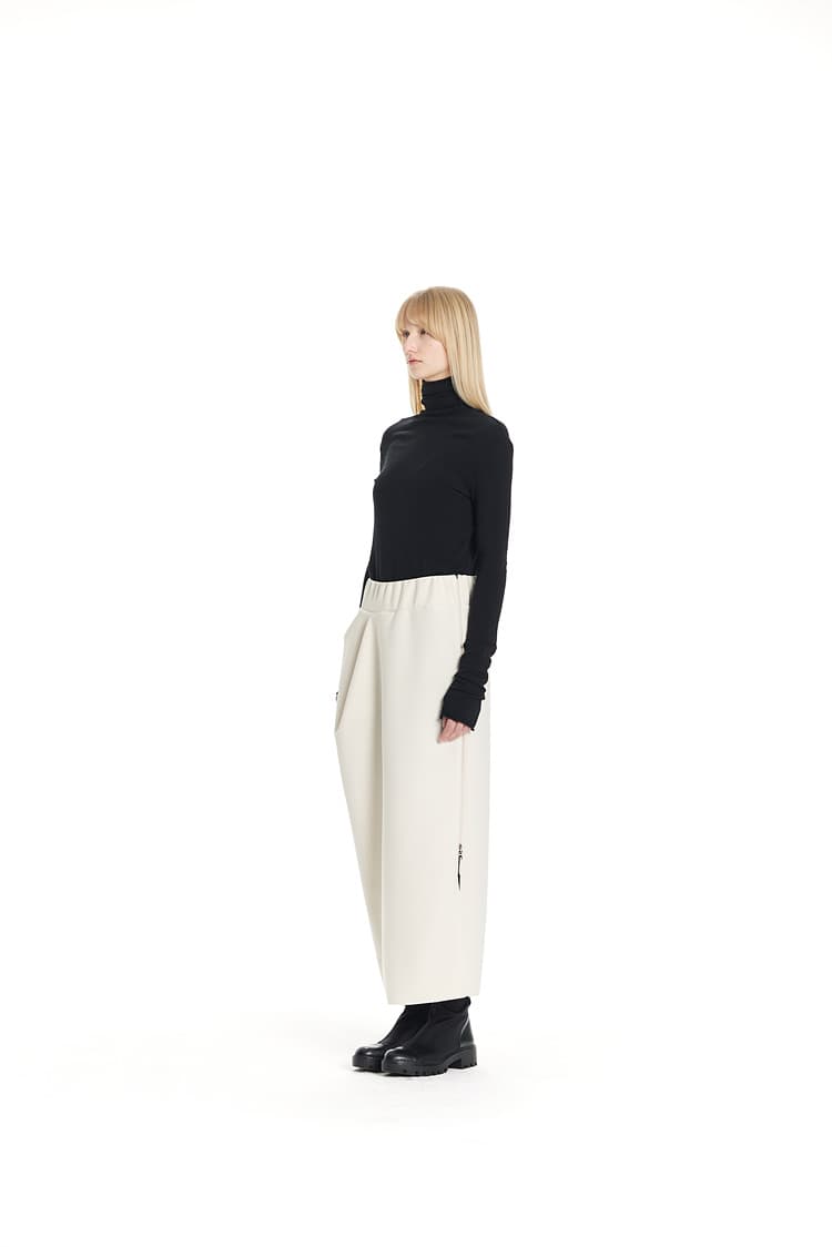 GDeL Less Line Asymmetrical Zip-Up Skirt (Cream) — vue 4