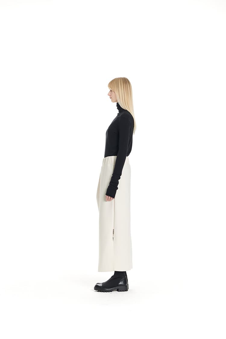 GDeL Less Line Asymmetrical Zip-Up Skirt (Cream) — vue 5