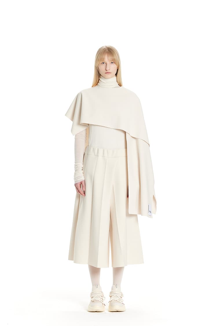 GDeL Less Line Asymmetric Cape (Cream) — vue 2