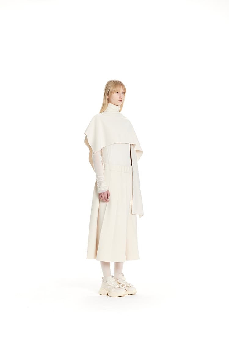 GDeL Less Line Asymmetric Cape (Cream) — vue 8