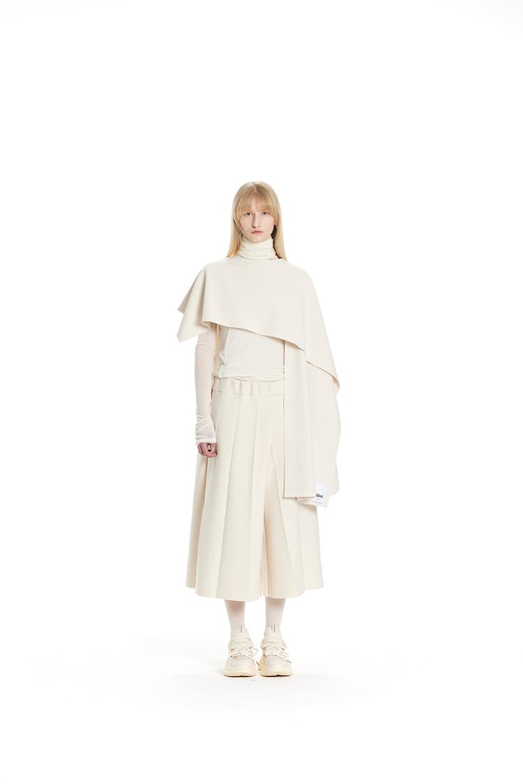 GDeL Less Line Asymmetric Cape (Cream) — vue 9