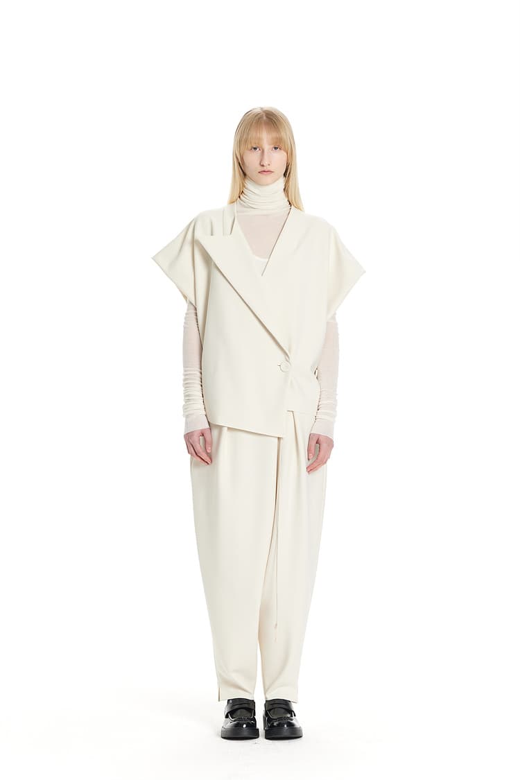 GDeL Less Line One-Collar Vest (Cream) — vue 1