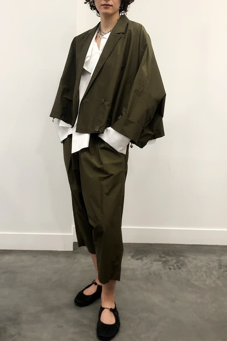 GDeL Recycled Nylon Baggy Pants (Khaki) — vue 3