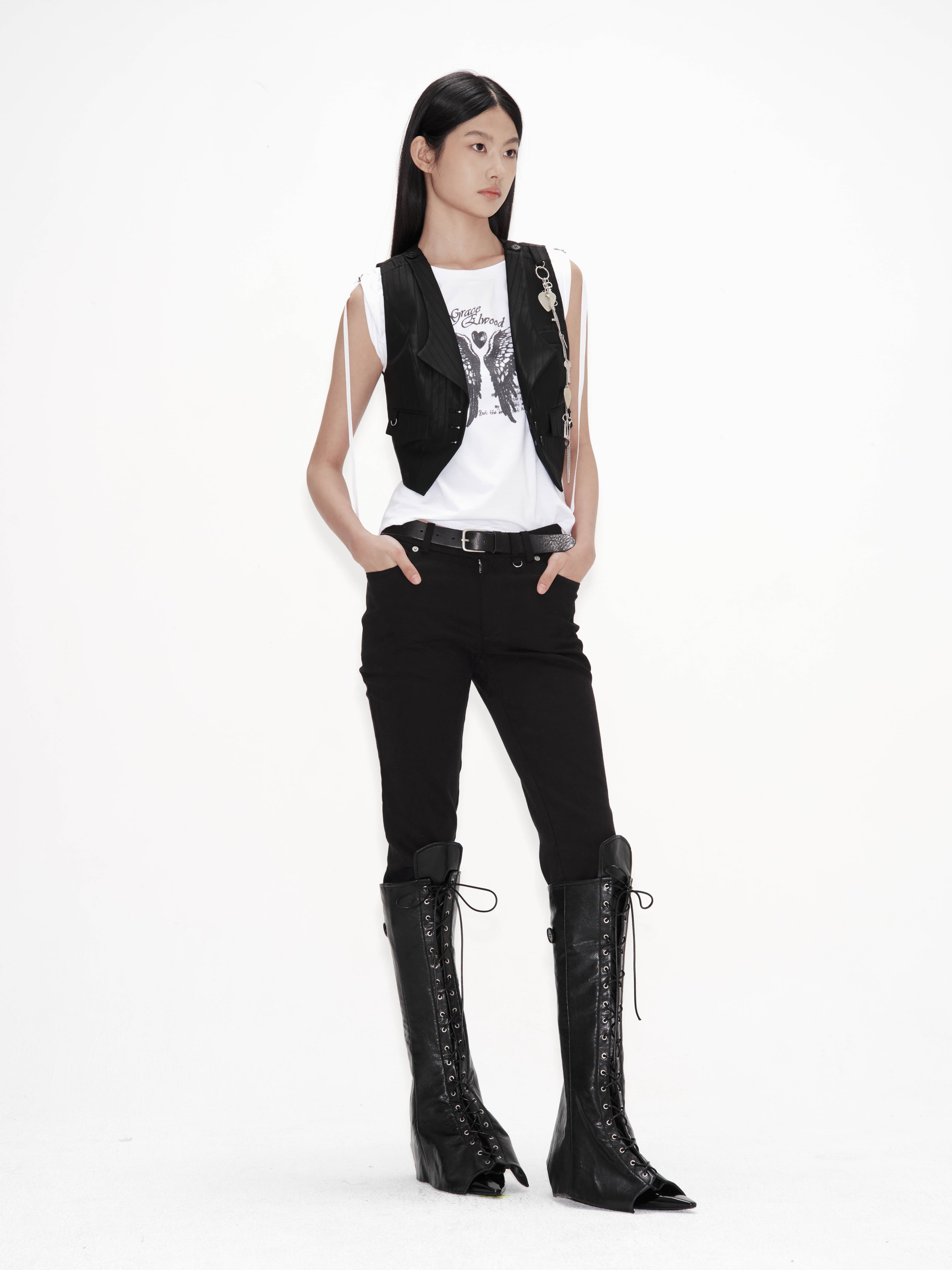 Pants Detail Vest with Key Chain — vue 3