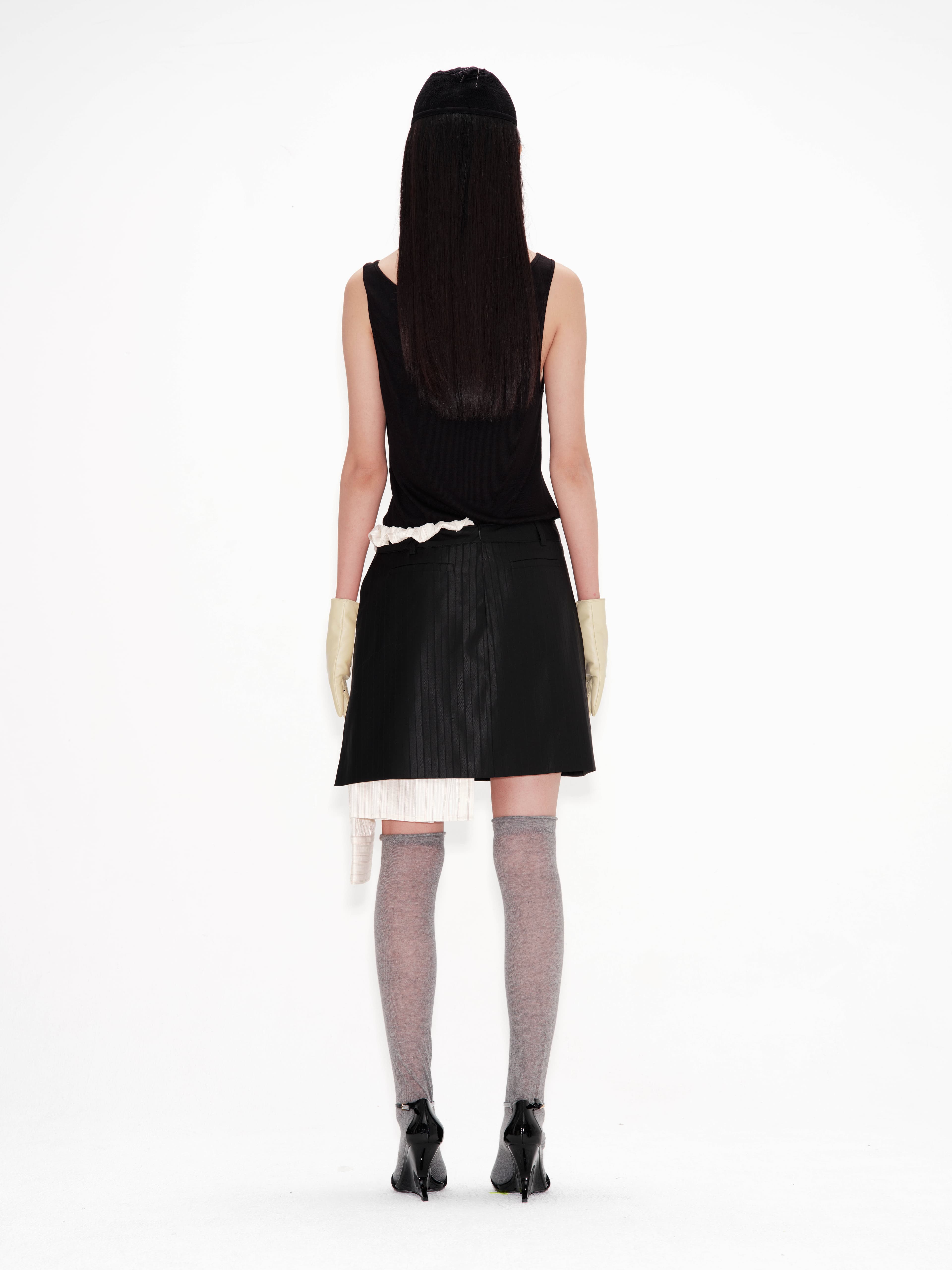 Peek Out Shirt Skirt (Black Stripe) — vue 3