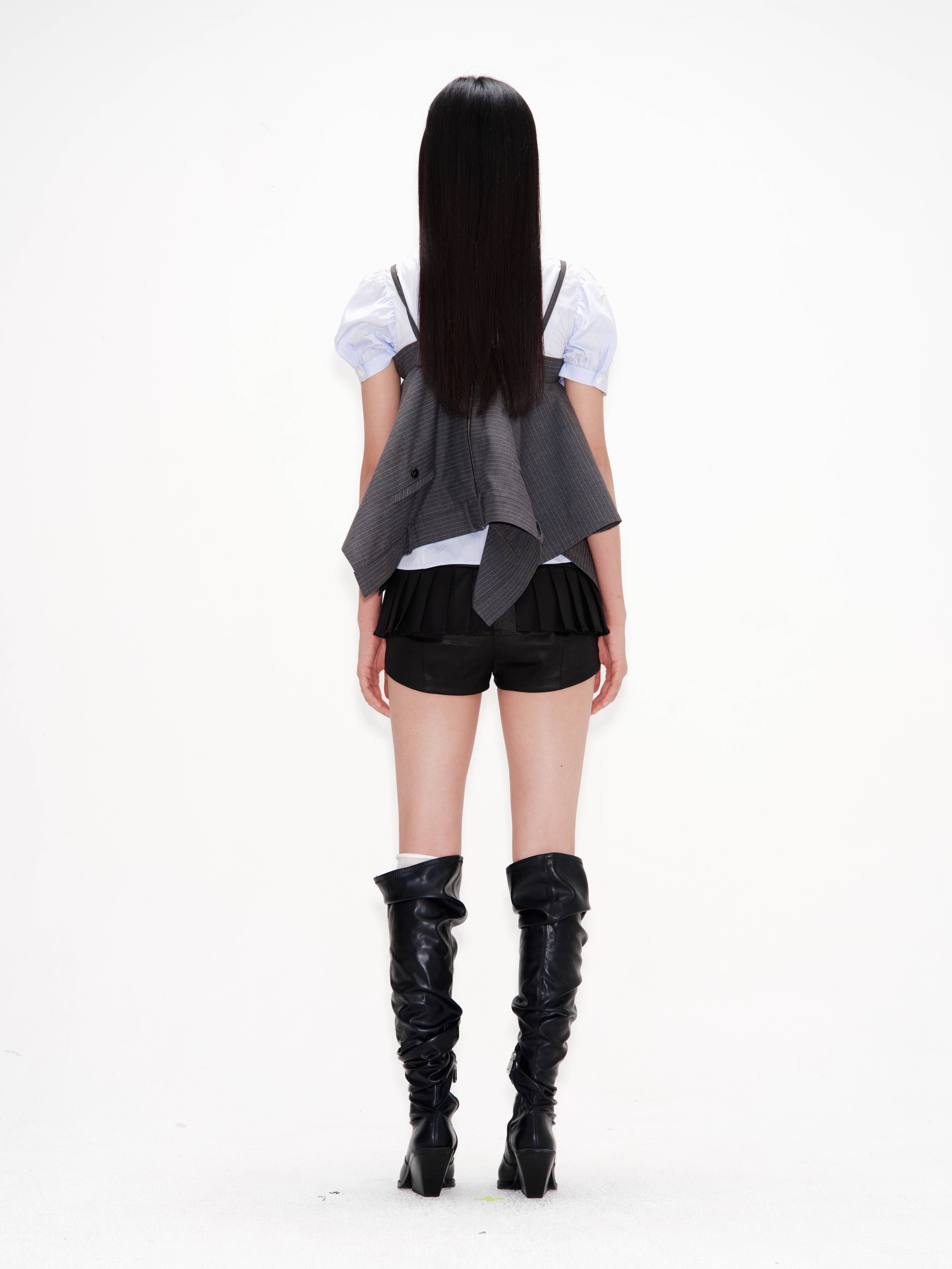Pleats Coated Denim Shorts — vue 3