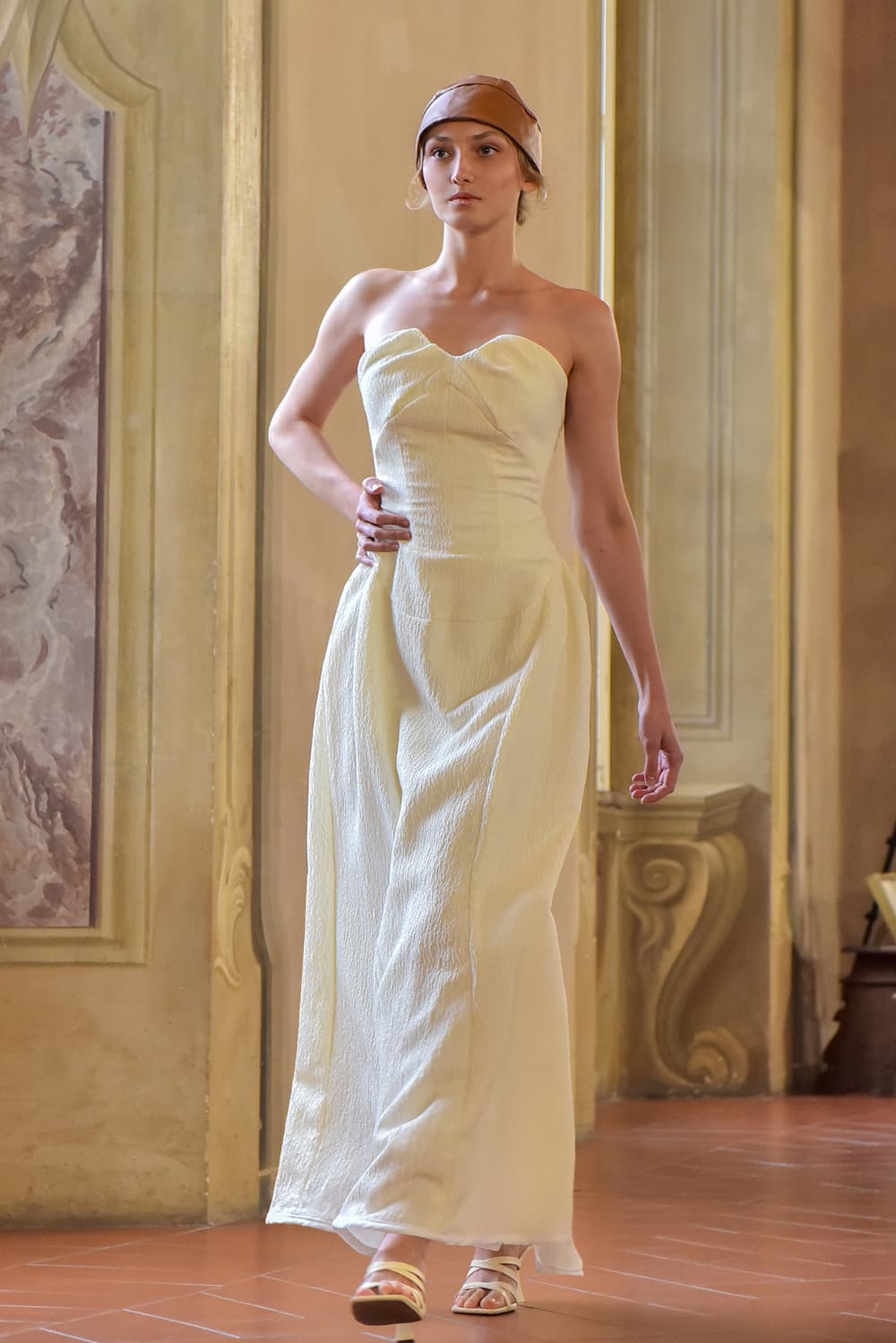 Wrinkled Silk Tube-Top Dress — vue 13