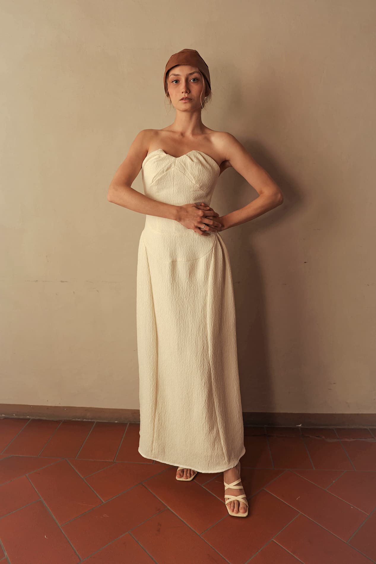Wrinkled Silk Tube-Top Dress — vue 4