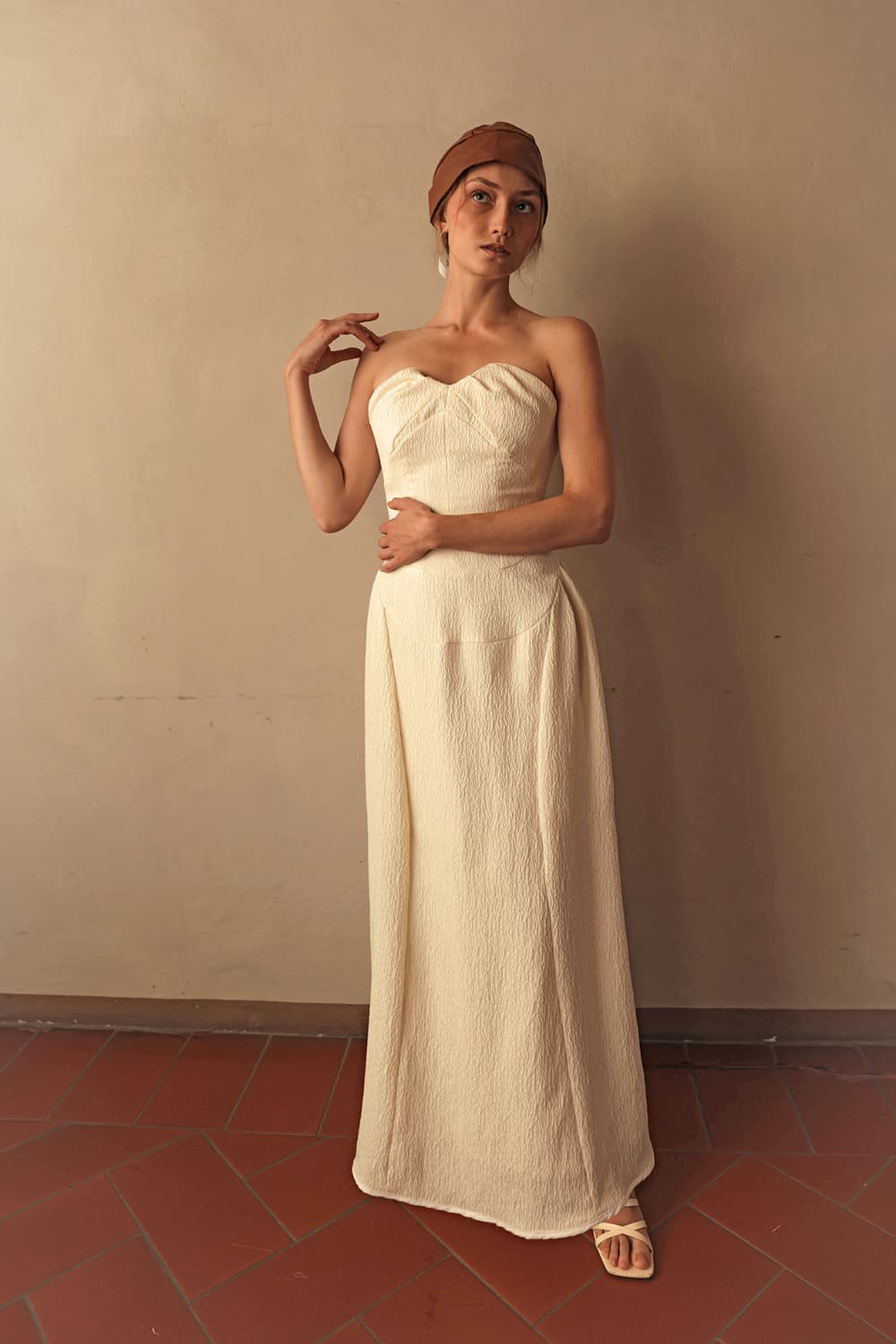 Wrinkled Silk Tube-Top Dress — vue 5