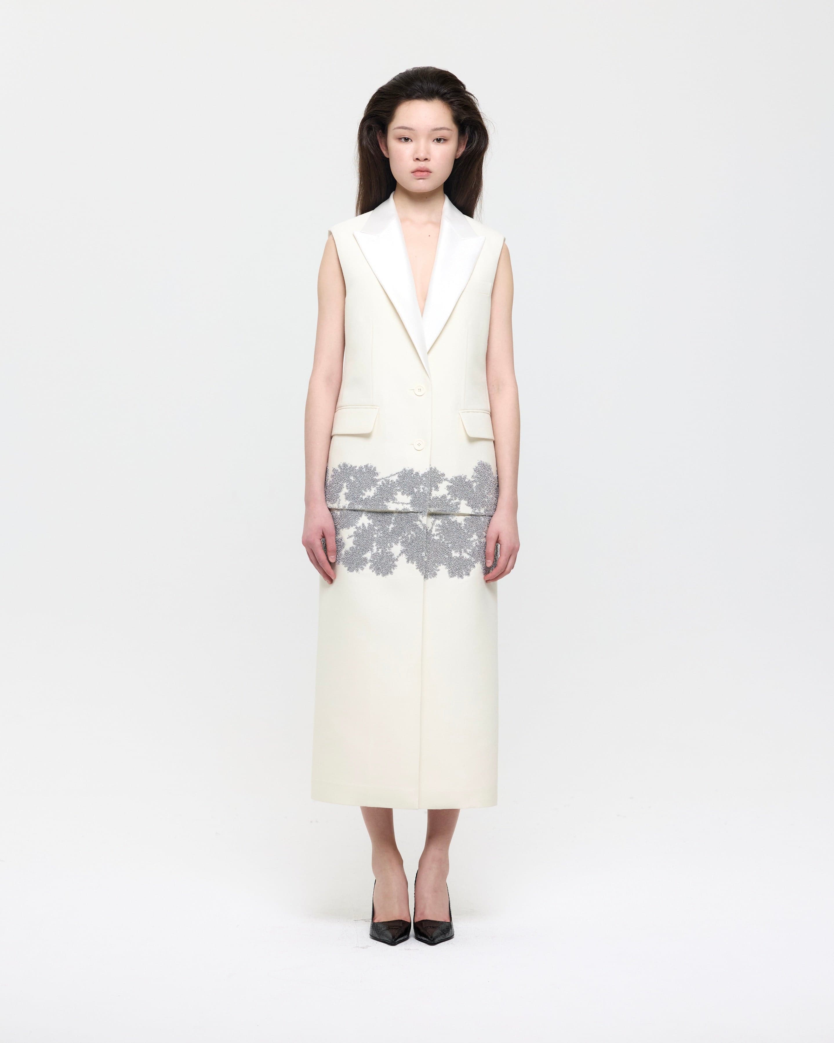 Daisy Embroidered Ivory Sleeveless Coat — vue 2