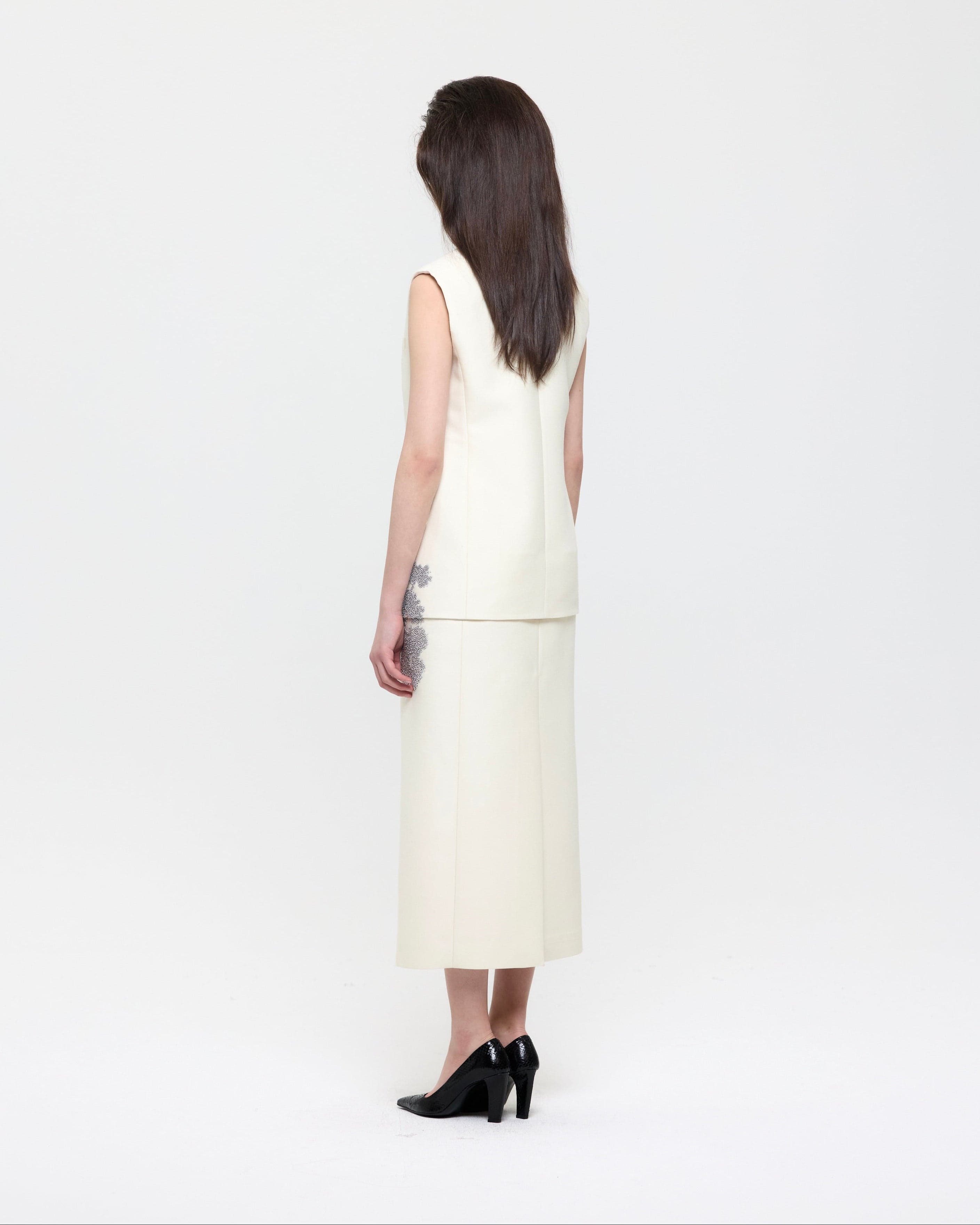 Daisy Embroidered Ivory Sleeveless Coat — vue 4