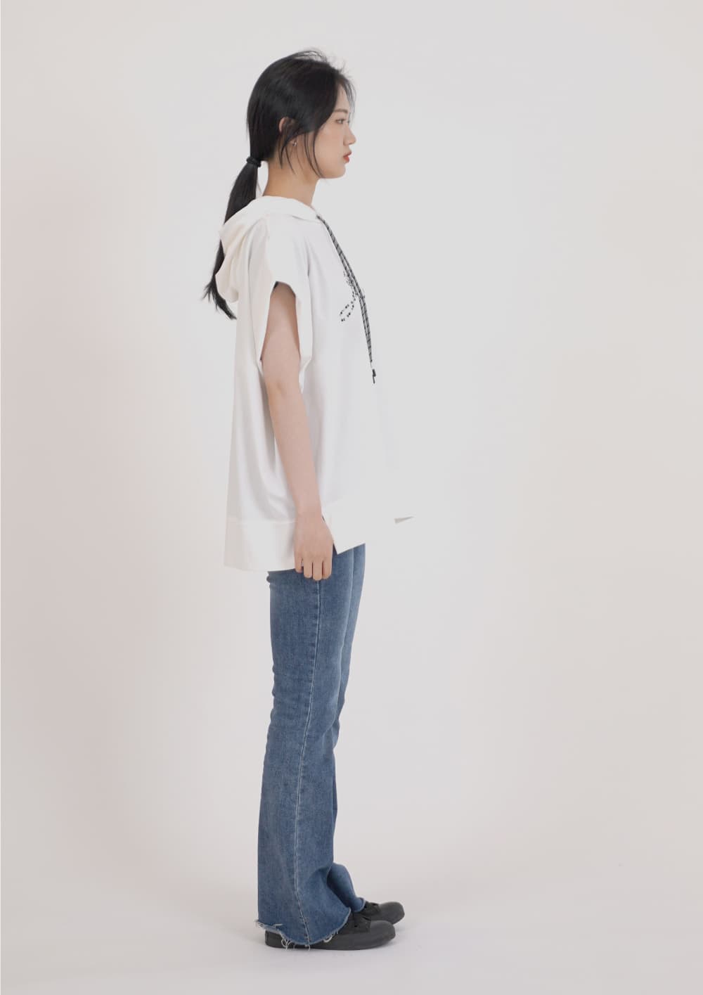 Elegance Embroidered Short-Sleeve T-Shirt — vue 3