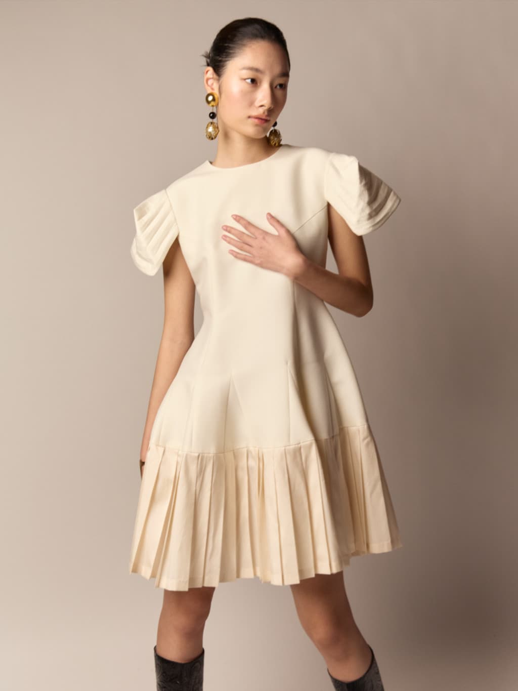 SJ Pleated Mini Dress - Ivory, Black — vue 4