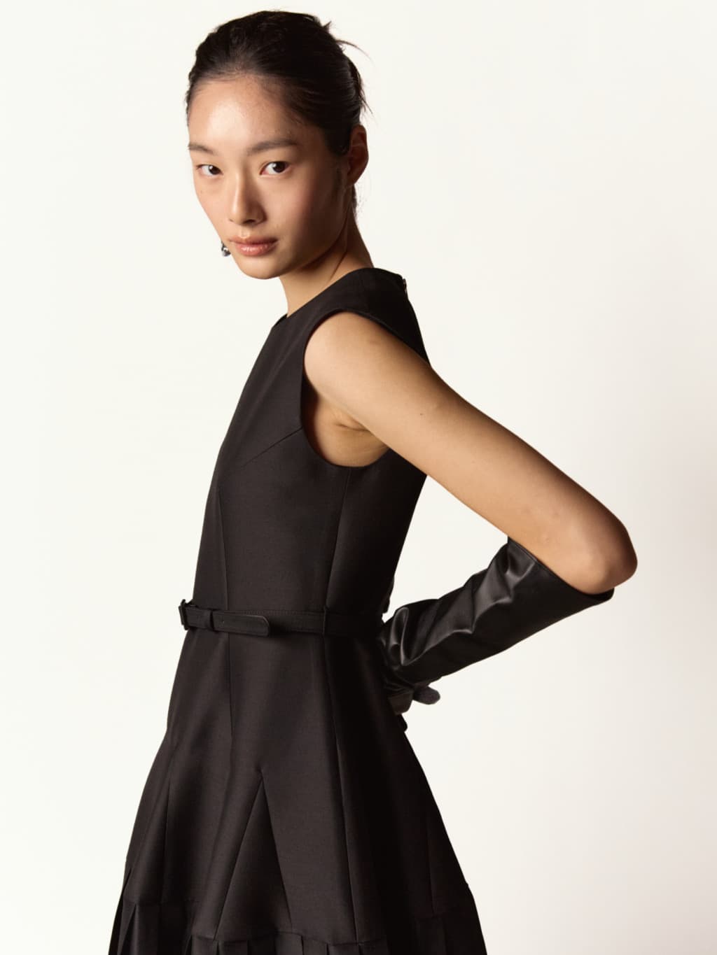 SJ Pleated Midi Dress - Ivory, Black — vue 4