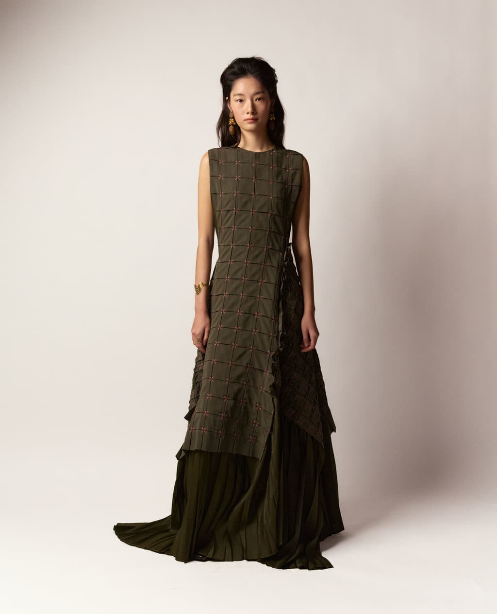 Archive Handcraft Collection - Sal Embroidered Pleated Dress — vue 3