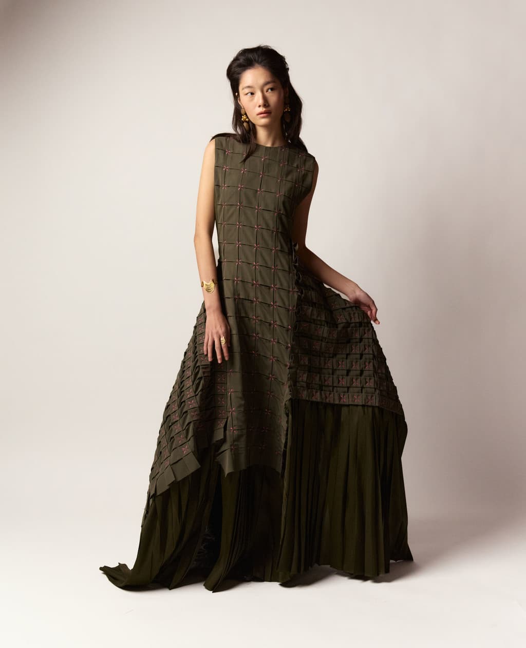 Archive Handcraft Collection - Sal Embroidered Pleated Dress — vue 1