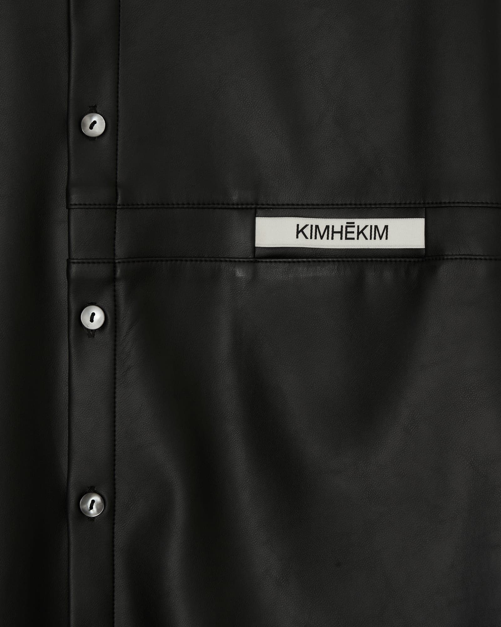Vegan Leather KIMHEKIM Label Shirt (Black) — vue 19