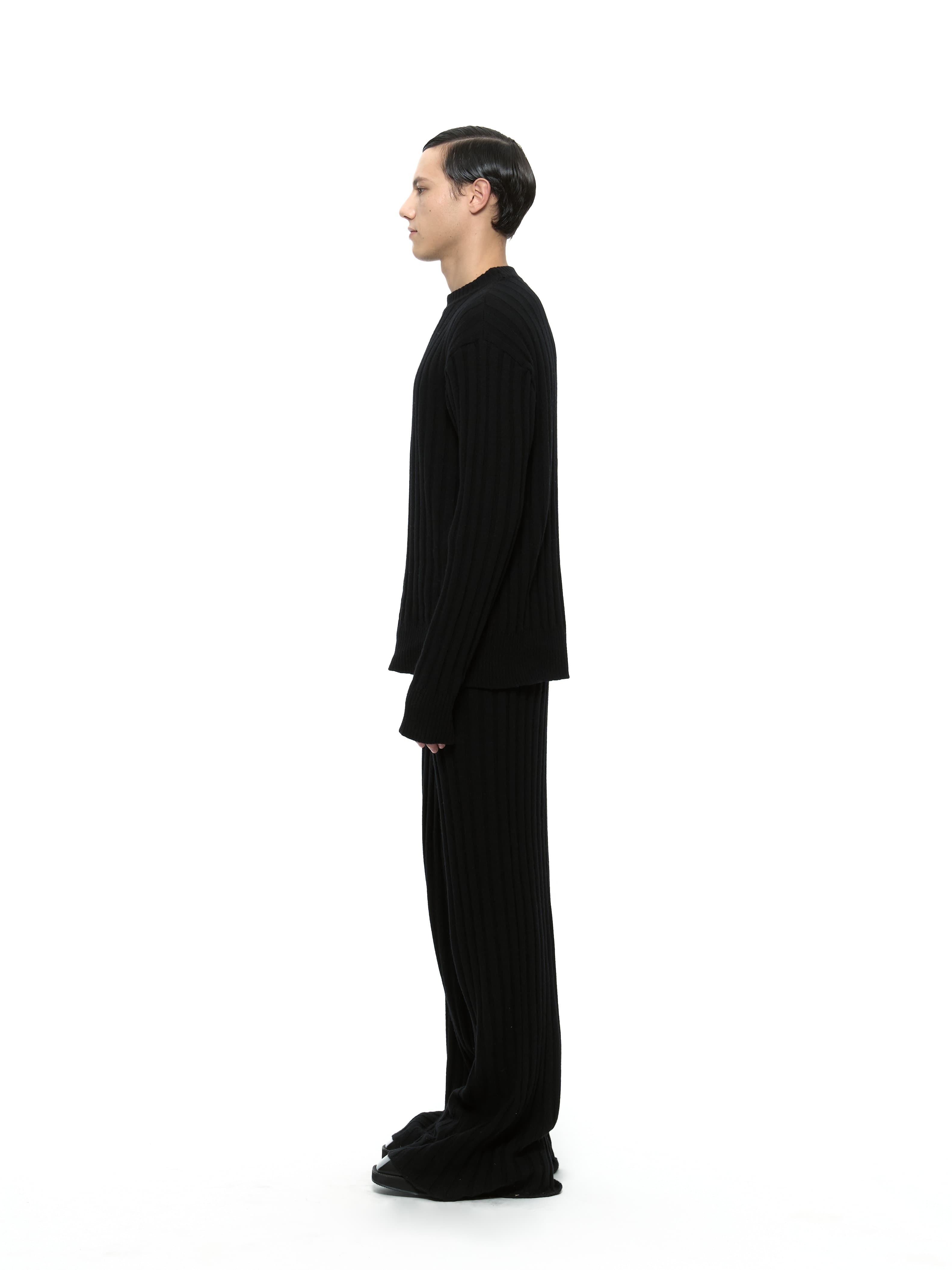 Merino Wool Sweater (Black) — vue 3