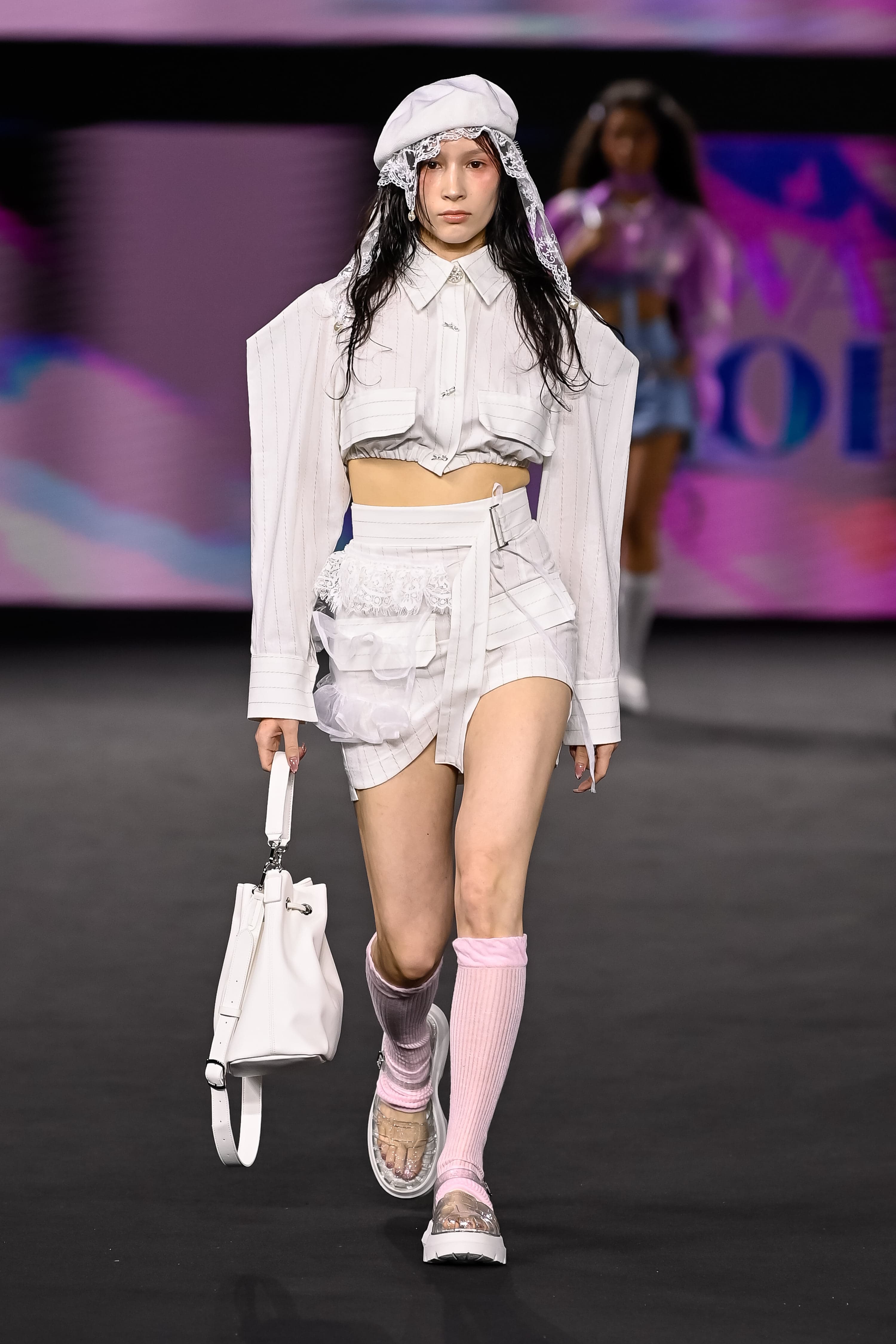 26SS White Striped Point Shoulder Crop Pants — vue 1