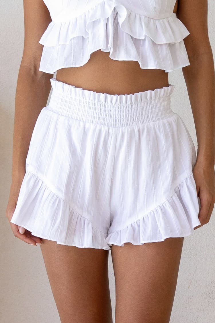 Sofia White Ruffled Cotton Shorts — vue 1