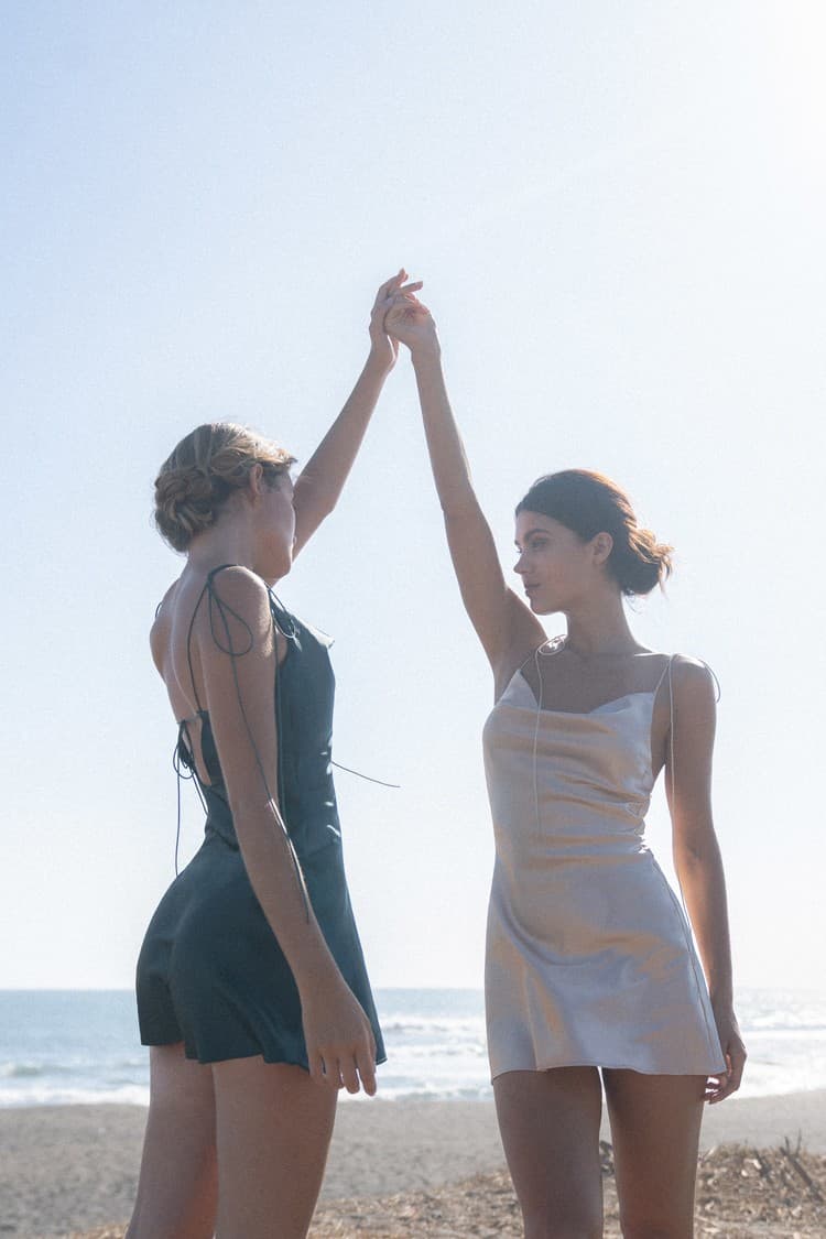 Bailey Gold Satin Slip Dress — vue 11