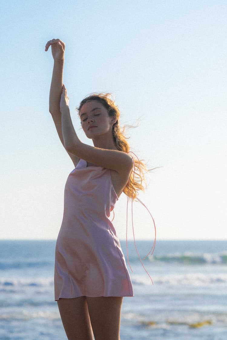 Bailey Pink Satin Slip Dress — vue 9