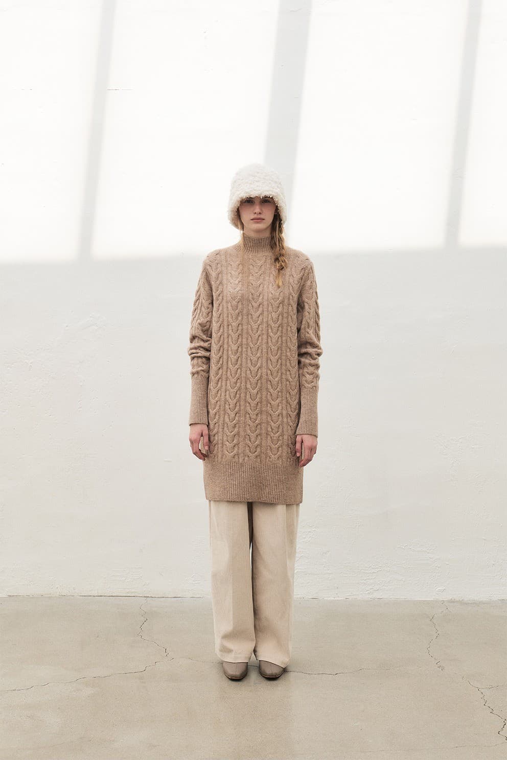 RTF WOOL HALF NECK CABLE KNIT DRESS_BEIGE — vue 5