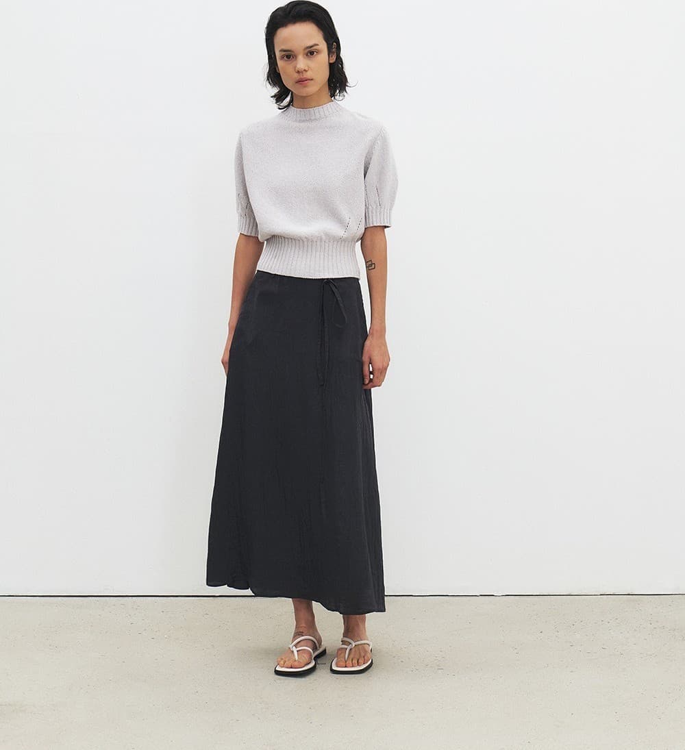 TFR CREASED SHEEN FLARE SKIRT_D-NAVY — vue 5