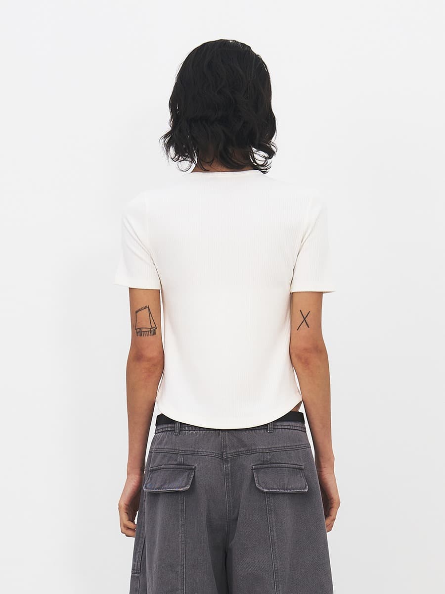 TFR DIAGONAL LINE CUT TOP_IVORY — vue 3
