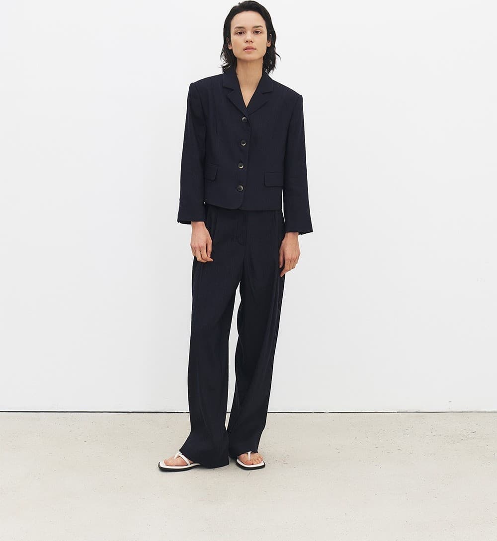 TFR LINEN CROP BLAZER_NAVY — vue 10