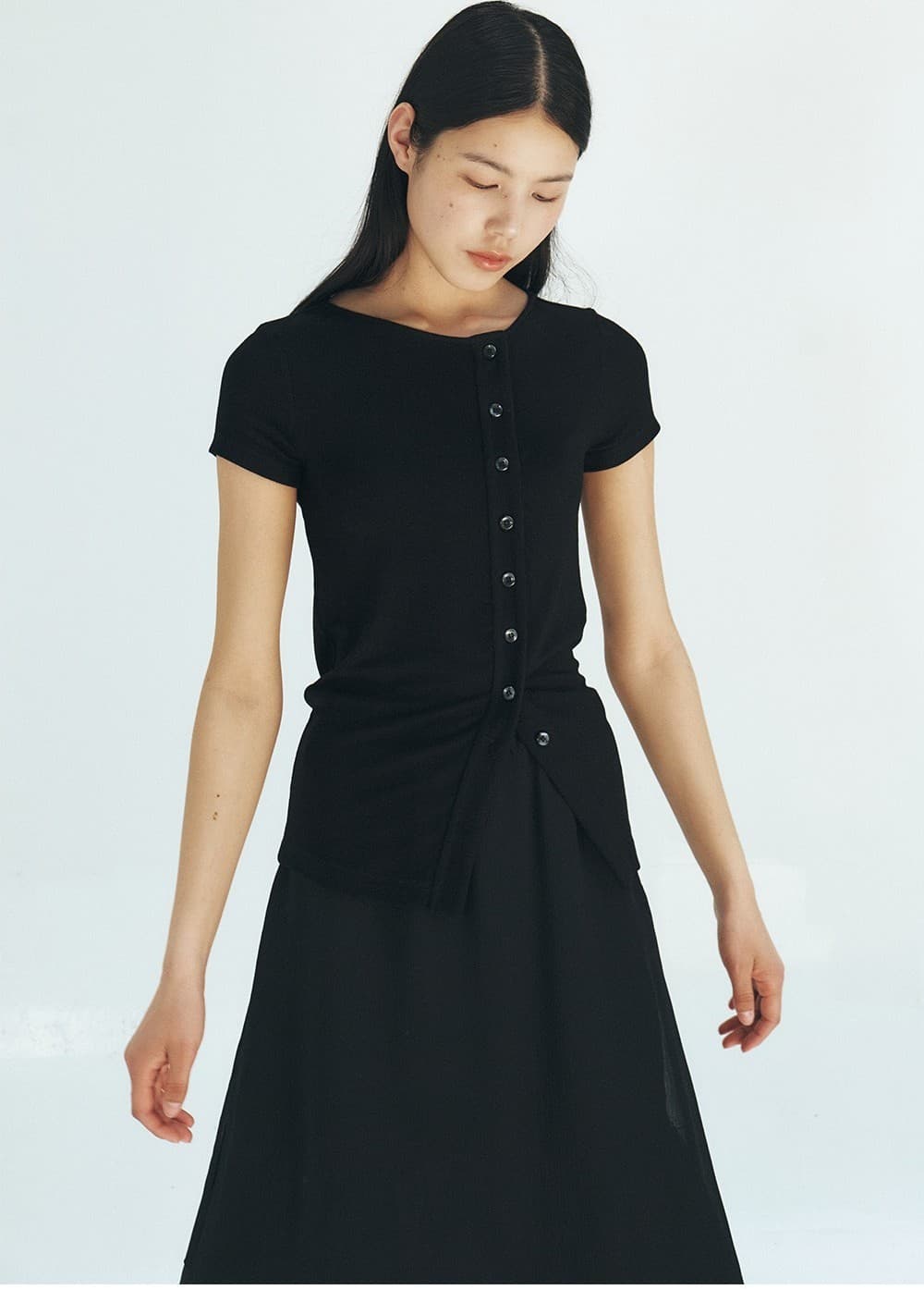 TFR BUTTON SLIM CARDIGAN TOP_BLACK — vue 9