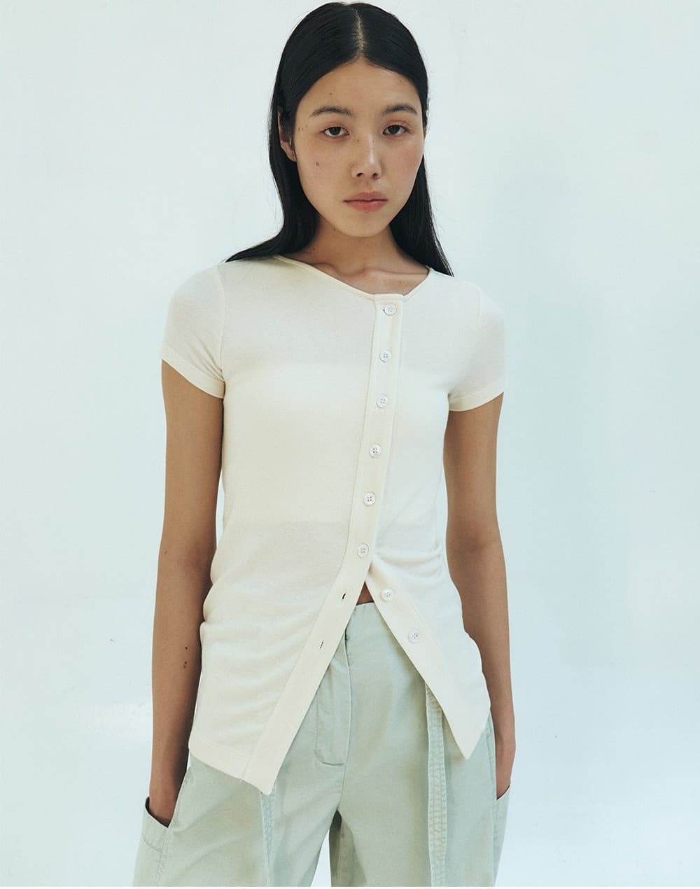 TFR BUTTON SLIM CARDIGAN TOP_CREAM — vue 5