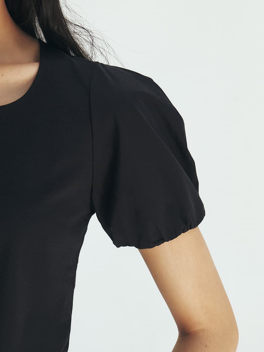 TFR SCOOP NECK PUFF SLEEVE TOP_BLACK — vue 4