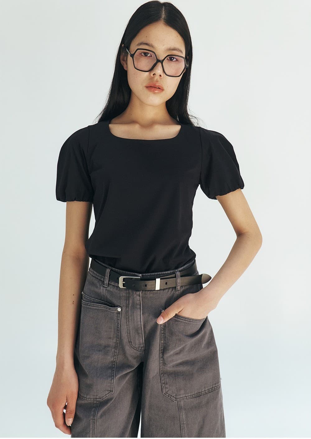 TFR SCOOP NECK PUFF SLEEVE TOP_BLACK — vue 5
