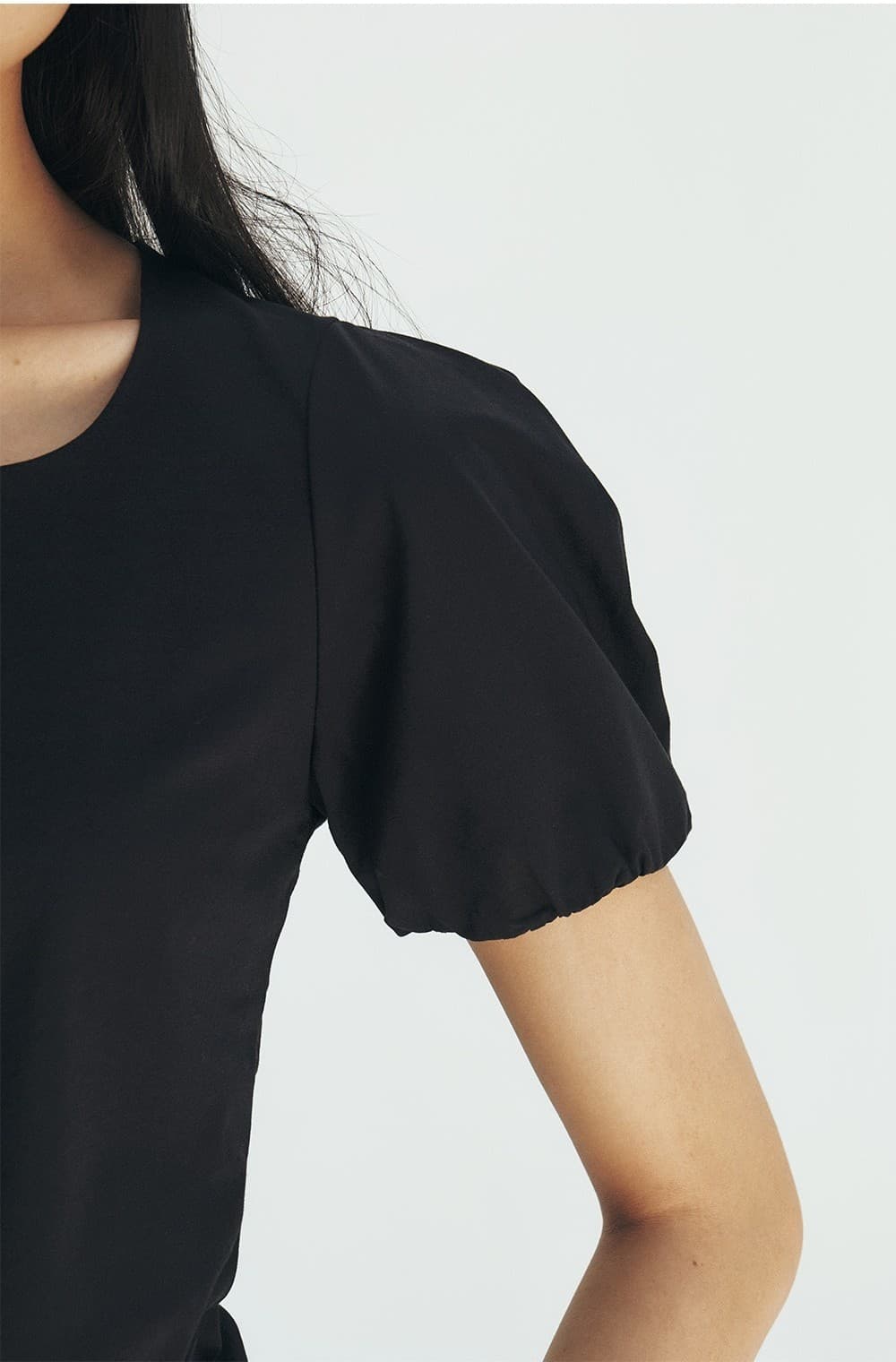 TFR SCOOP NECK PUFF SLEEVE TOP_BLACK — vue 10