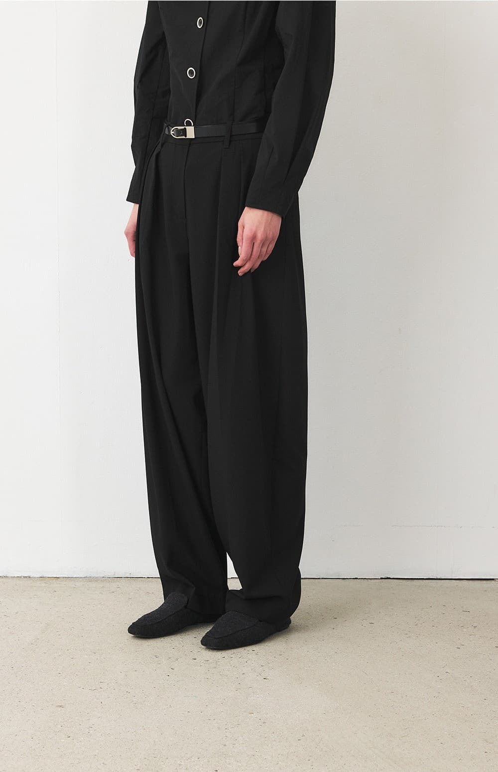 TFF HERRINGBONE BARREL TROUSER_BLACK — vue 10