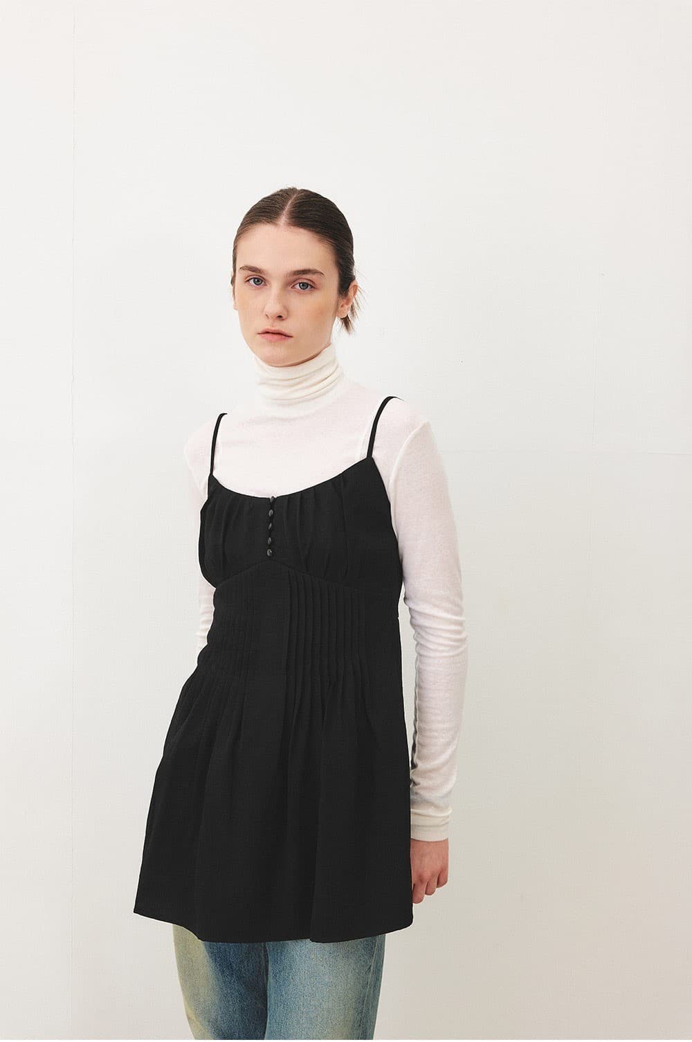 TFF PINTUCK SLEEVELESS SHORT DRESS_BLACK — vue 5