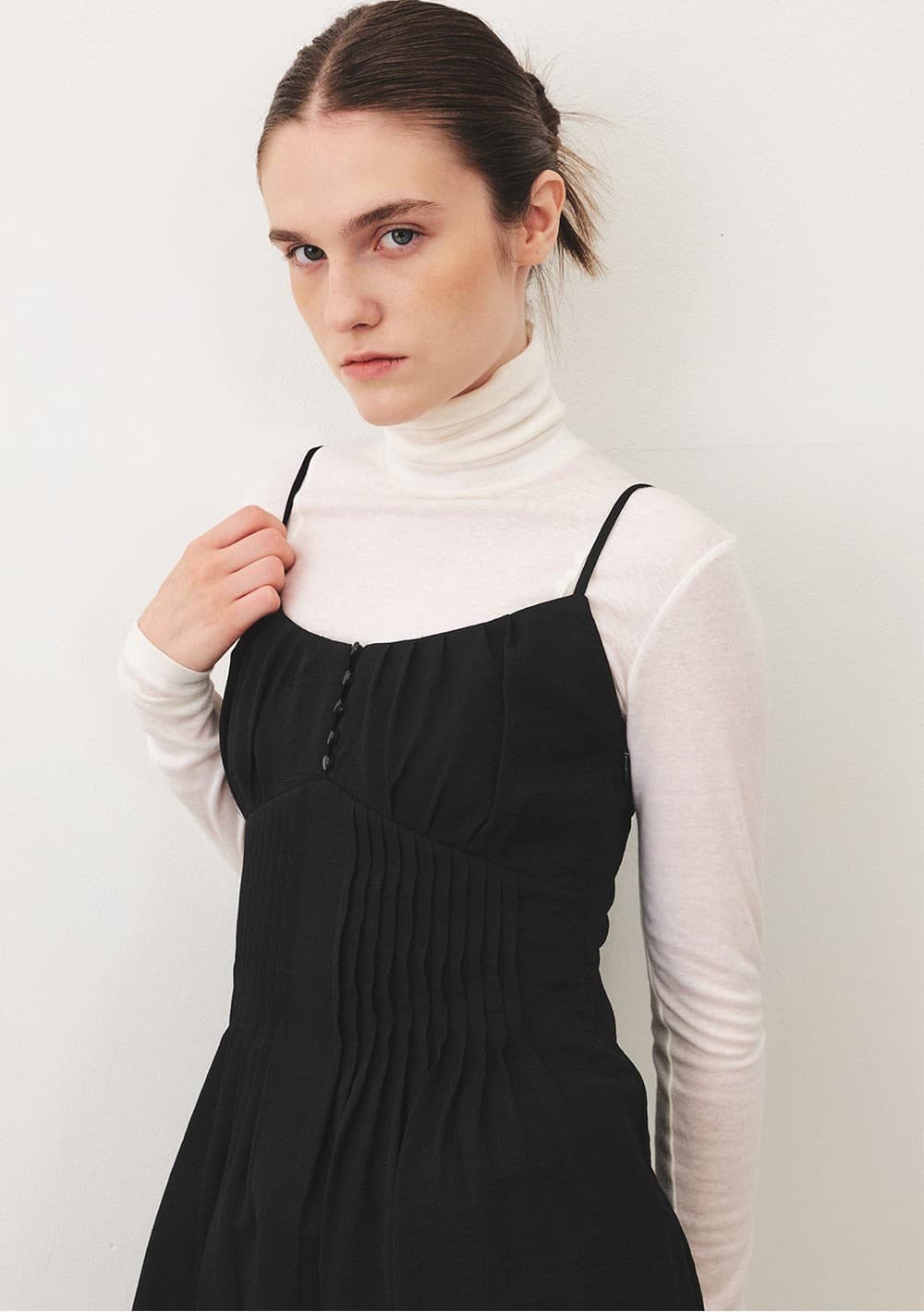 TFF PINTUCK SLEEVELESS SHORT DRESS_BLACK — vue 9