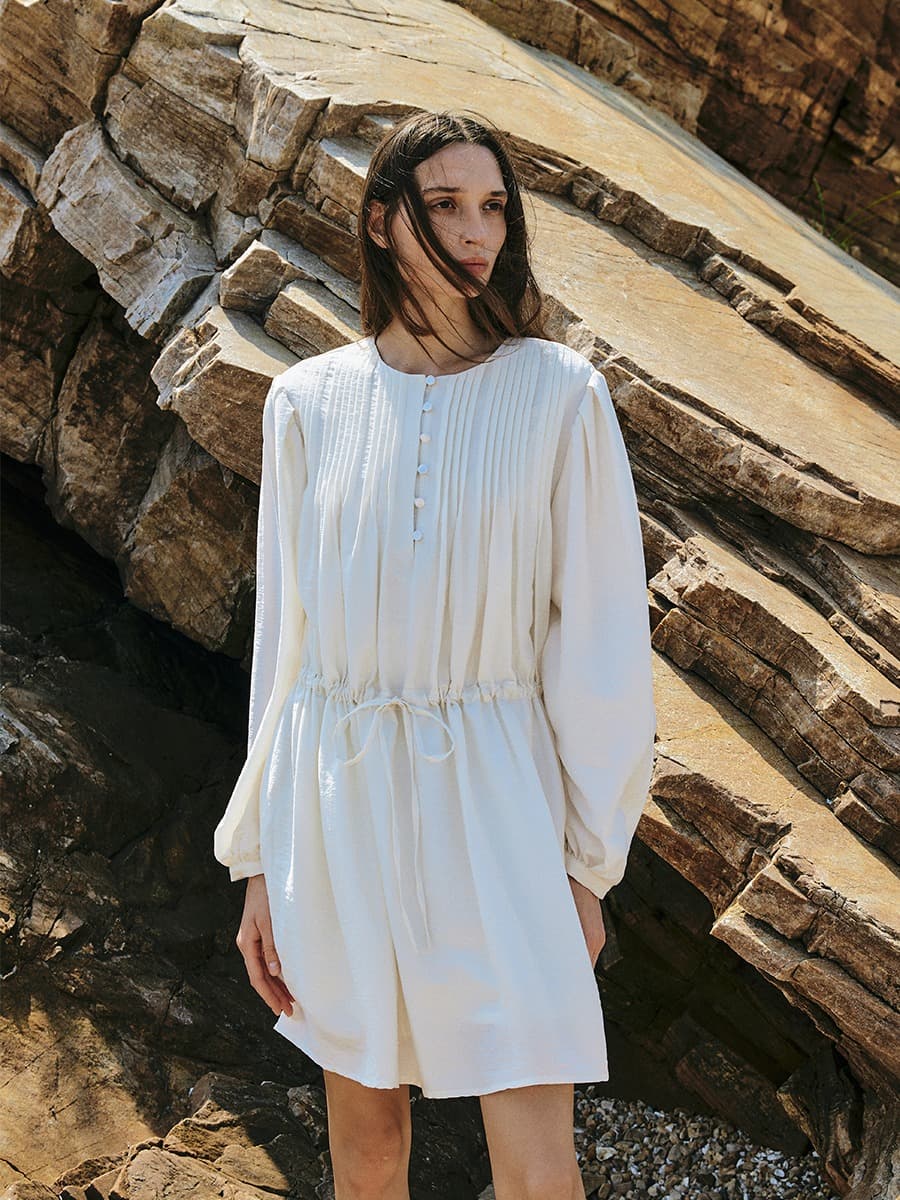 TFF ROUND NECK PINTUCK MIDI DRESS_IVORY — vue 4